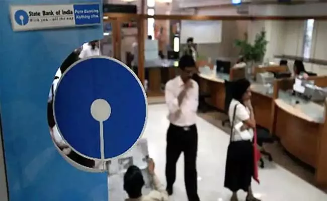 SBI Yet To Refund Rs 164 Cr Undue Fee Charged From Jan Dhan Holders - Sakshi