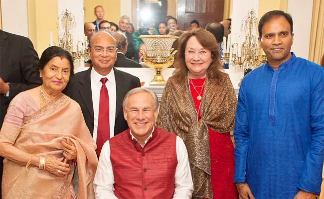 Texas Governor Celebrate Diwali In His Residence With NRIs - Sakshi