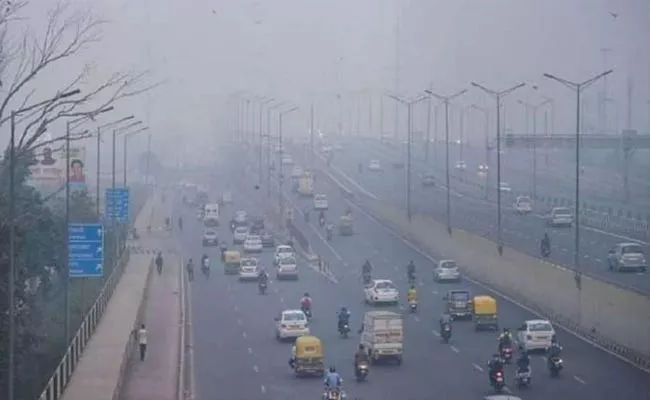 Day after Diwali, Delhi Air Quality Goes Beyond Red - Sakshi