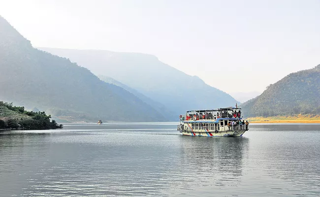 Tourist boats are allowed in Godavari from 7th November - Sakshi