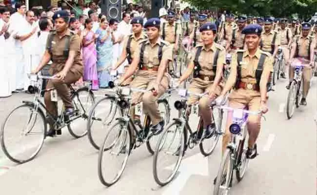 Chennai City Police Reviv Bicycle Patrolling in Several Areas - Sakshi