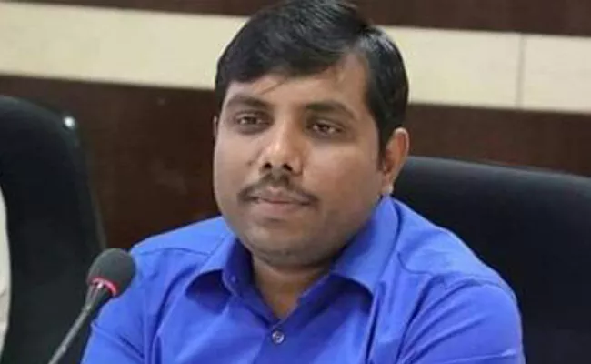 Will Hang You Gwalior District Collector Kaushlendra Vikram Singh Warning To Staff - Sakshi