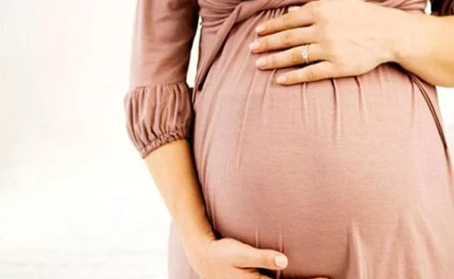 Doctors shocked after seeing pregnant women scanning report - Sakshi