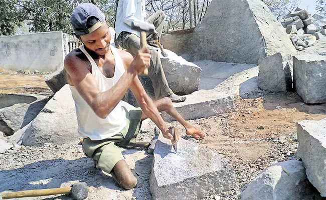 Special Story On Vaddera Livelihood Hitting Rocks And Their Problems Hyderabad - Sakshi