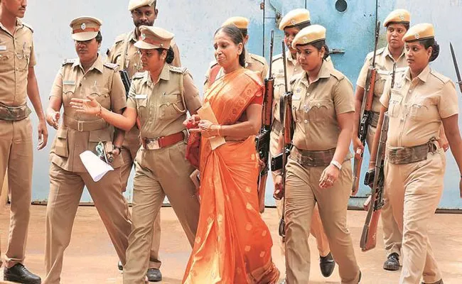 Rajiv Gandhi assassination case convict Nalini gets One month parole - Sakshi