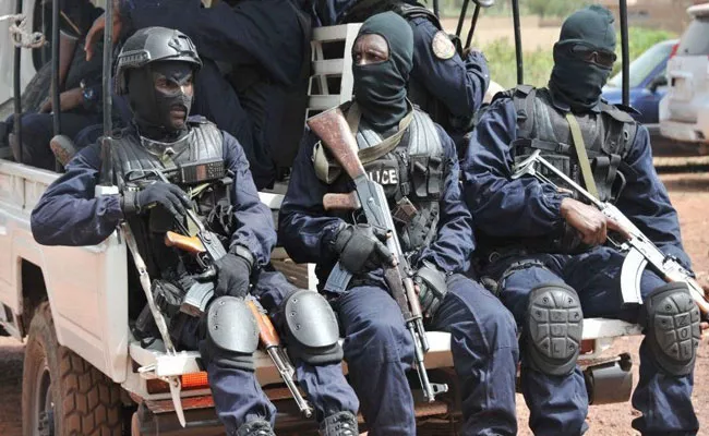 Dozens of civilians killed after militants attack bus at Mali - Sakshi
