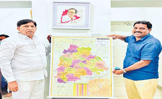 Vinod Kumar Launched Telangana 33 Districts Map - Sakshi