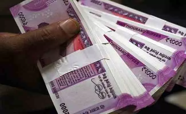 Old Woman Bank Account Got 10 Crore Raichur Karnataka - Sakshi