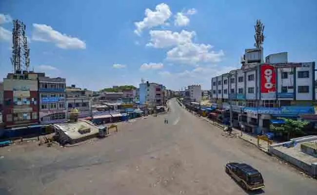 Weekend Curfew: Bengaluru Streets Empty - Sakshi