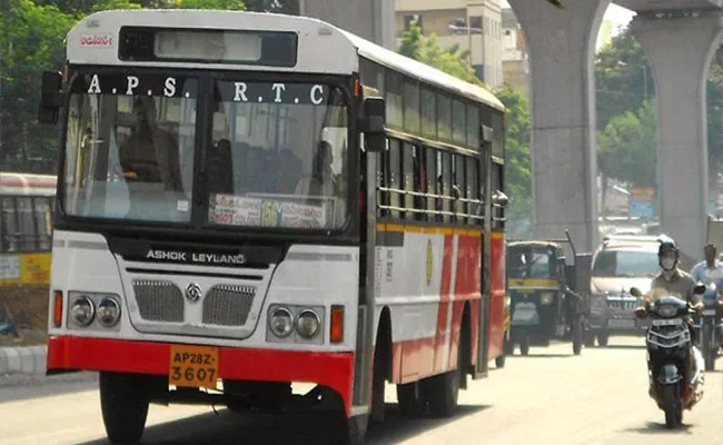 Hyderabad: Complaints On RTC Bus Drivers Conductors Are Not Wearing Mask - Sakshi
