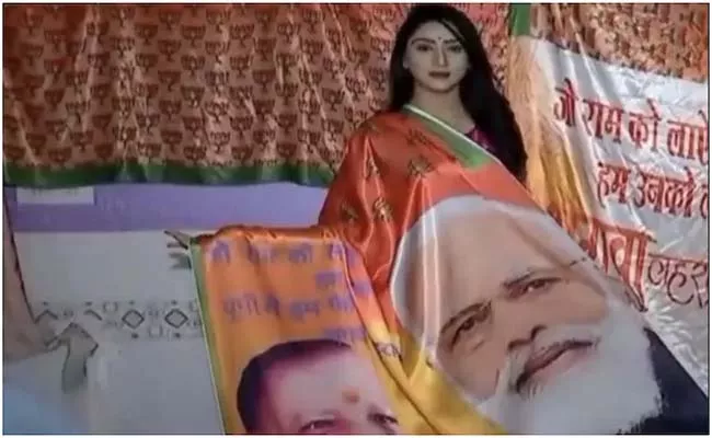 Poll Campaign In Uttar Pradesh Given Boost To Surat Saree Business - Sakshi