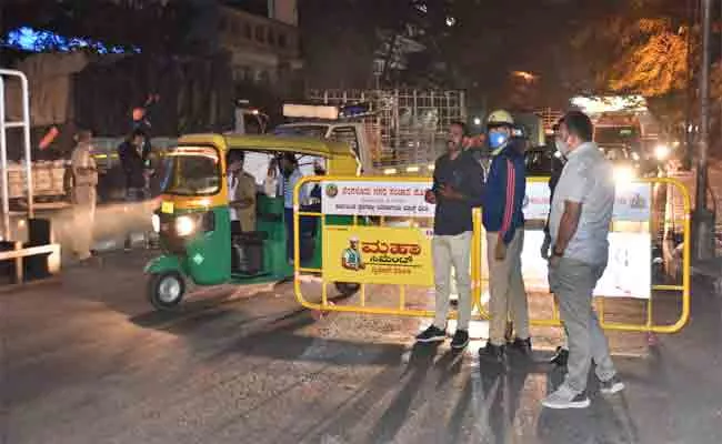 Karnataka lifts weekend curfew, night curfew to continue - Sakshi