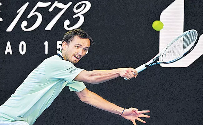Australian Open 2022: Daniil Medvedev and Stefanos Tsitsipas Enter to prequarters - Sakshi