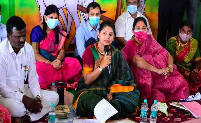 Smita Sabharwal Says Dalit Bandhu Beneficiaries Will Become Creating Jobs - Sakshi