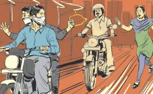 Hyderabad: Police Caught Snatchers Depends On Bike Colour - Sakshi