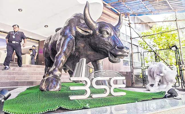 Sensex starts 2022 with a bang, gains 929 points to 59,000 - Sakshi