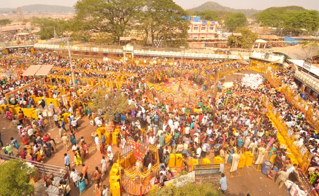 Medaram: Minister Indrakaran Reddy Aerial View Over Sammakka Arriving - Sakshi