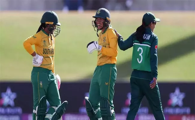 7 ball over bowled in SA vs PAK match at Womens ODI World Cup 2022 - Sakshi