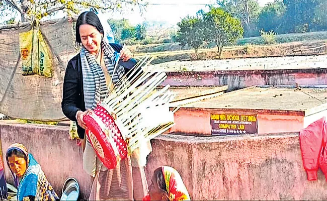Ex-IAS Officer Uses Craft of Weaving Baskets to Help 300 Families - Sakshi