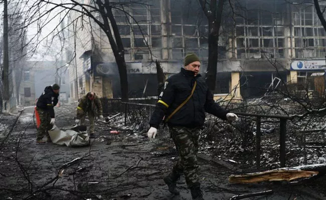 Ukraine Rebels Join With Russia Army In Major City Attacks - Sakshi