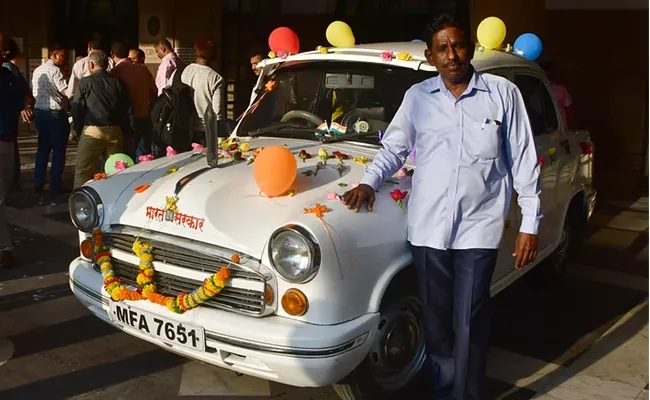 Last Ambassador Car Of Central Railways Mumbai Division Retired - Sakshi