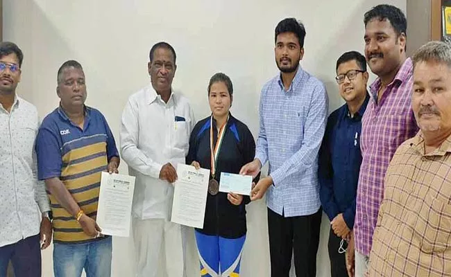 Pallavi Group of Institutions And DPS Announces Financial Help To Wrestler Purnima - Sakshi