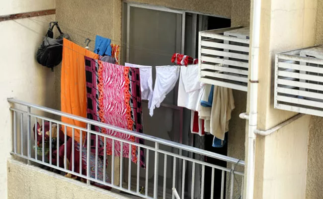 Abu Dhabi Officers Warned Residents Against Clothes Drying At Balcony - Sakshi