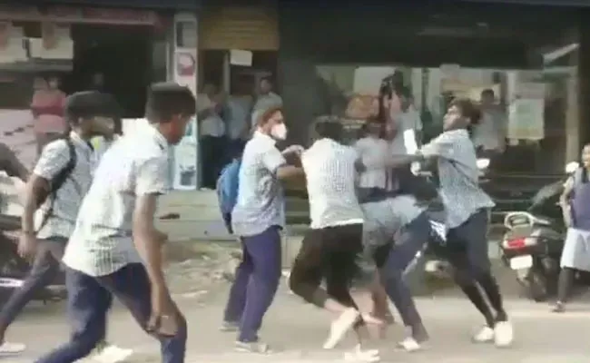 School Students Fight Bus Stand In Coimbatore Video Goes Viral - Sakshi