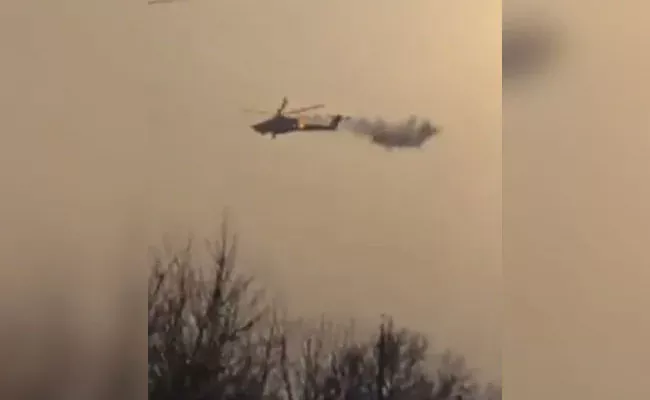 Ukraine Missile Hit Russian Chopper Splits Into Two Video Goes Viral - Sakshi
