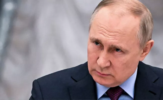 Ukraine War: Canada Bans Vladimir Putin Along 1000 Russians - Sakshi