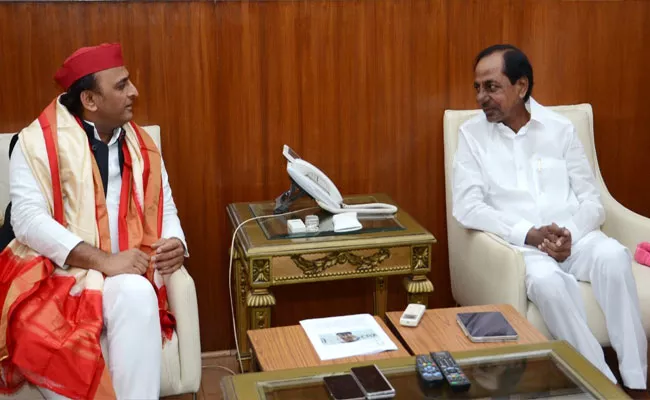 CM Kcr Meeting With Akhilesh Yadav In Delhi - Sakshi