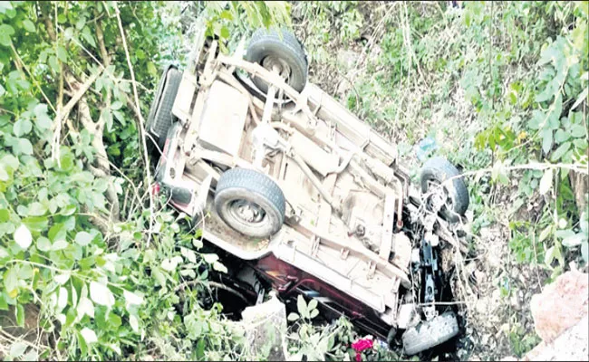 Bolero Vehicle Overturned And Fell Into Valley Near Rampachodavaram - Sakshi