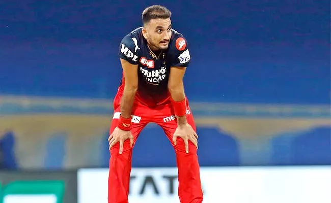 IPL 2022: Harshal Patel Explains His Mindset While Bowling Death Overs - Sakshi
