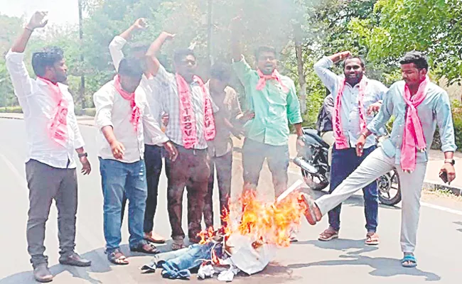 Hyderabad: Rahul Gandhi Effigy Burning In Osmania University - Sakshi