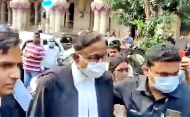 Congress Leader P Chidambaram Faced Protest by lawyers at Calcutta - Sakshi