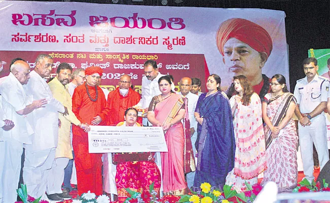Basavashree Award to Puneet At Bengalur - Sakshi
