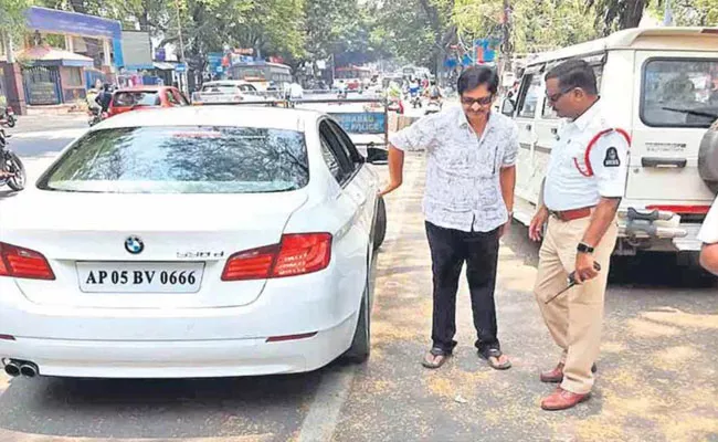 Hyderabad Traffic Police Fined Director SV Krishna Reddy Car - Sakshi