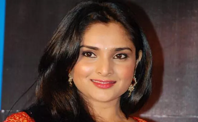 Former MP, Actress Ramya Files Complaint On Netizen Who Comments Abusively - Sakshi