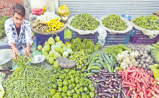 Retail inflation eases to 7. 04percent in May - Sakshi