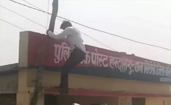 Angry At Being Fined By Cop, UP Lineman Cuts Off Power Supply To Police Station - Sakshi