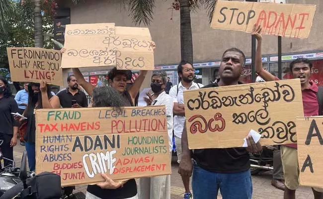 Srilanka Protesters Alleged Against  PM Modi President Rajapaksa Deal - Sakshi