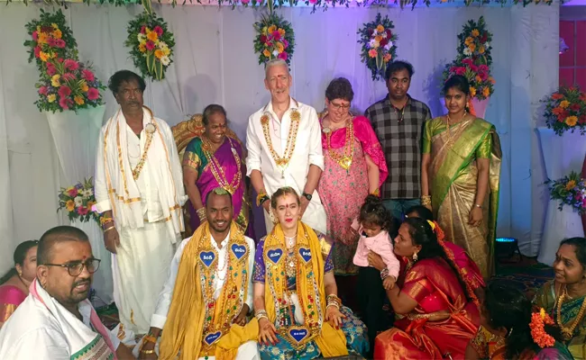 Andhra Man Marries American Girl in Indian Traditional Style - Sakshi
