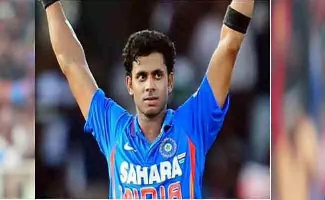 Manoj Tiwari: Scored 100 Still Got Dropped For Next 14 Matches Mystery - Sakshi
