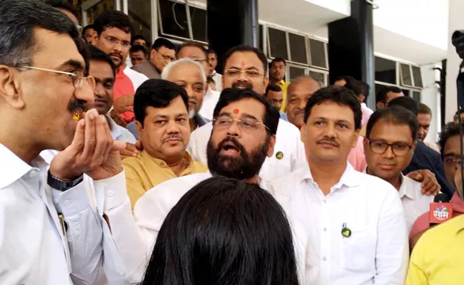 Shiv Sena Rebels May Goes For New Party Sanjay Raut Warn - Sakshi