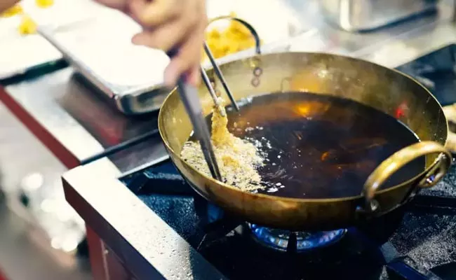 Danger To Health Reheating Cooking Oil - Sakshi