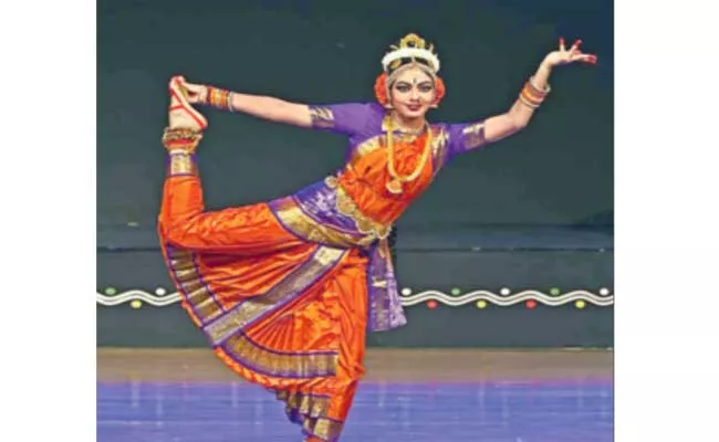 Artist Pranaya Impressed The Visitors With Her Kuchipudi Dance - Sakshi