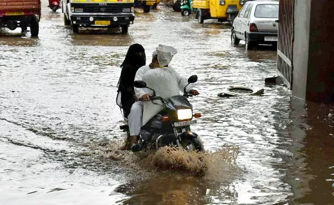 Heavy Rains Continue in Telangana For 3 More Days Red Alert 11 Dist - Sakshi