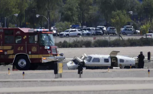 Two Small Planes Collided at North Las Vegas Airport 4 died - Sakshi