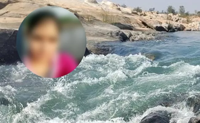 IT employee Dead To Click Selfie On Sigurhalla River - Sakshi