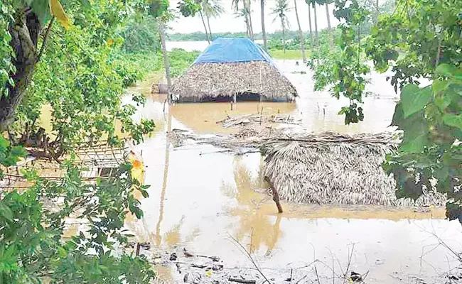 Telangana Govt Puts Flood Damage at Rs 1,400 cr - Sakshi